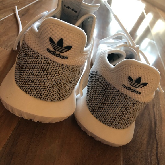 Men’s Adidas sneakers! - Picture 2 of 5